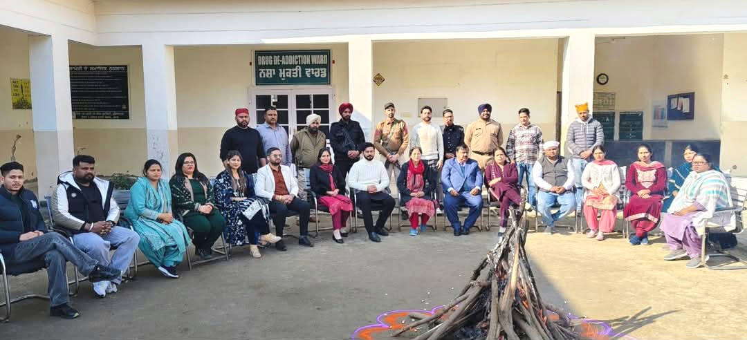 जिला नशा मुक्ति पुनर्वास केंद्र होशियारपुर में श्री सुखमणि साहिब का भोग डालकर लोहड़ी का त्योहार मनाया गया।